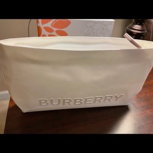 New Burberry Her Gift Pouch - White